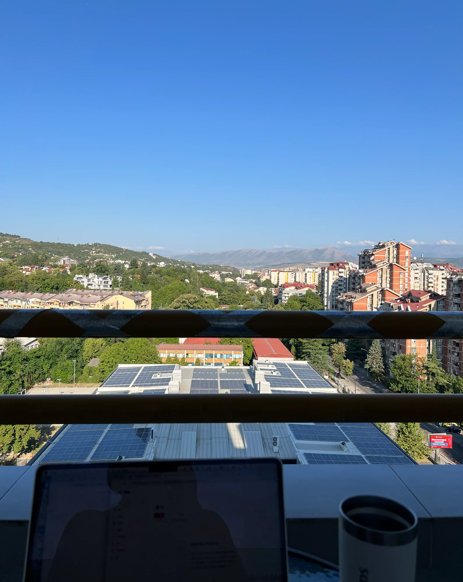 테라스에서 찍은 실시간 사진 :)